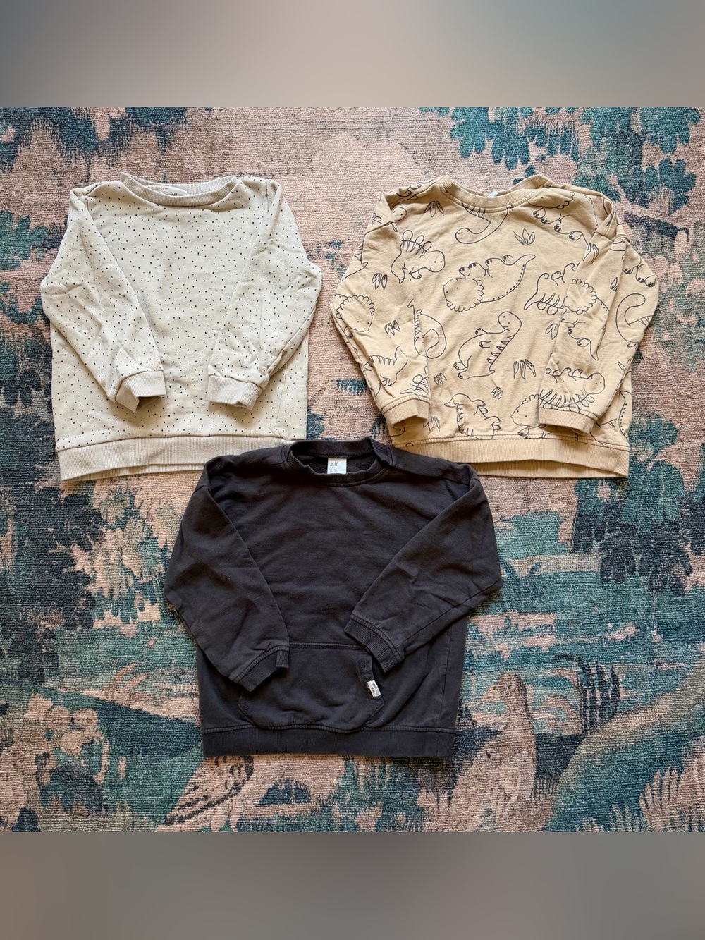 Bundle of 3 H&M Kids Crewneck Sweaters in Spotted Print, Dino Print & Charcoal